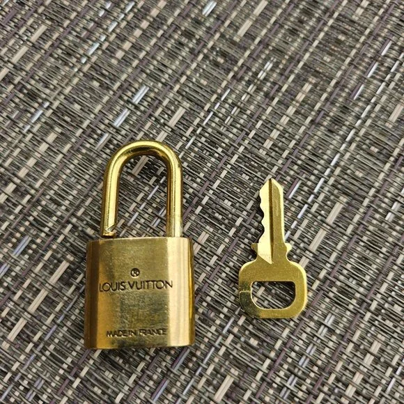 LV gold lock 314 & Brass chain - Picture 2 of 5